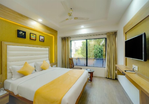 Rudra Royale Hotel image 1